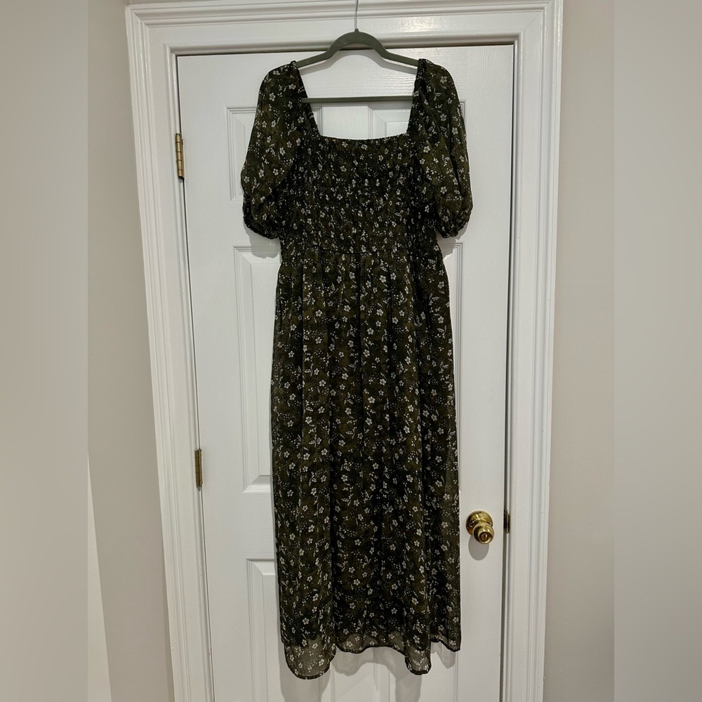 Old Navy Fit & Flare Smocked Maxi Dress in dark green floral